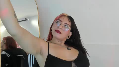 L i l y online show from October 10, 7:57 pm