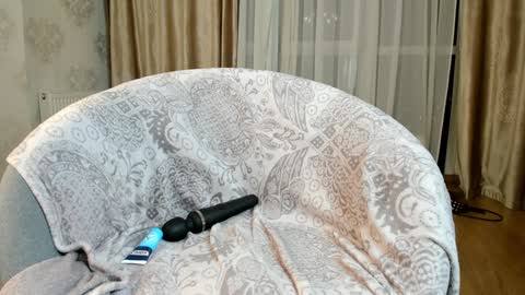 LILY online show from December 8, 3:02 pm