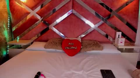 Snapshot of lily__queen30 chatting on December 14, 8:02 pm Lily online show from December 14, 8:02 pm