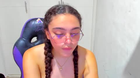 lily_anal_squirt online show from December 22, 10:15 pm