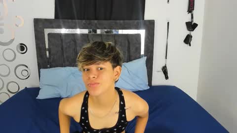 Snapshot of lily_and_lina chatting on November 19, 12:05 pm Lily and Lina online show from November 19, 12:05 pm