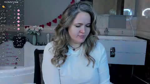 Snapshot of lily_bel chatting on March 24, 4:39 am Lily online show from March 24, 4:39 am