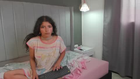 Snapshot of lily_cherry0 chatting on March 6, 5:00 pm lily_cherry0 online show from March 6, 5:00 pm