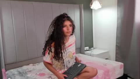 Snapshot of lily_cherry0 chatting on March 8, 4:39 pm lily_cherry0 online show from March 8, 4:39 pm