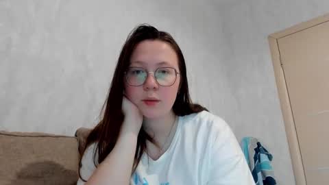Snapshot of lily_cheys chatting on October 14, 1:50 am Lily Chays online show from October 14, 1:50 am