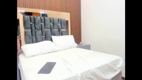 lily_divine_ online show from September 19, 7:58 pm