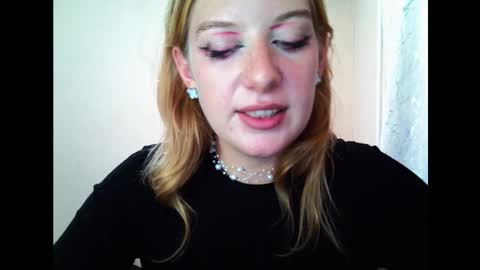 Snapshot of lily_ember chatting on September 18, 8:11 pm lily_ember online show from September 18, 8:11 pm