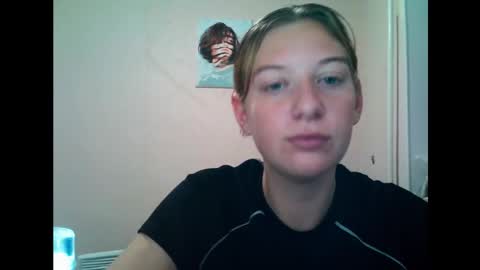 Snapshot of lily_ember chatting on September 21, 7:37 pm lily_ember online show from September 21, 7:37 pm