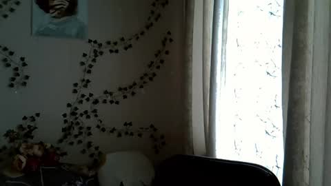 Snapshot of lily_ember chatting on October 14, 10:05 am lily_ember online show from October 14, 10:05 am