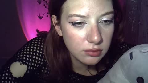 Snapshot of lily_ember chatting on October 24, 10:28 pm lily_ember online show from October 24, 10:28 pm