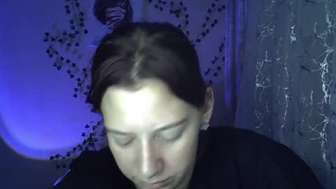 Snapshot of lily_ember chatting on November 2, 6:21 pm lily_ember online show from November 2, 6:21 pm