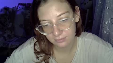 Snapshot of lily_ember chatting on November 27, 6:32 pm lily_ember online show from November 27, 6:32 pm