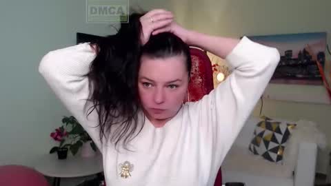 Snapshot of lily_flower7_ chatting on November 21, 4:44 am Lily online show from November 21, 4:44 am