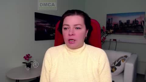 Snapshot of lily_flower7_ chatting on December 1, 5:01 am Lily online show from December 1, 5:01 am