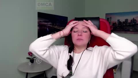 Snapshot of lily_flower7_ chatting on December 5, 5:05 am Lily online show from December 5, 5:05 am