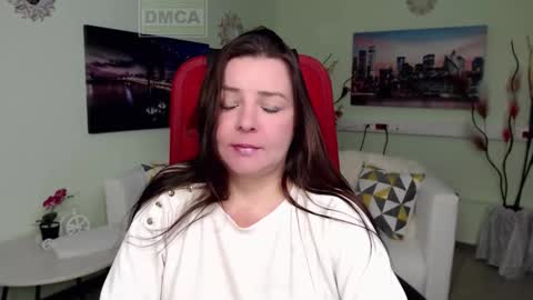 Snapshot of lily_flower7_ chatting on December 14, 7:25 am Lily online show from December 14, 7:25 am