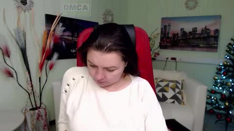 Snapshot of lily_flower7_ chatting on December 16, 6:07 am Lily online show from December 16, 6:07 am