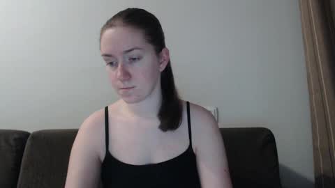 lily_love_x online show from December 14, 11:34 pm