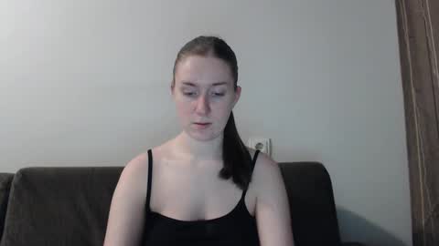 lily_love_x online show from February 26, 11:37 pm