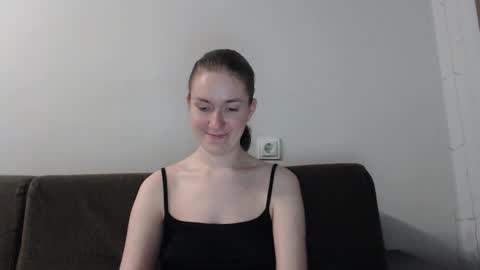 lily_love_x online show from November 15, 11:32 pm
