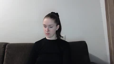 lily_love_x online show from December 17, 11:22 pm