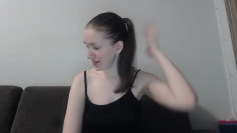 lily_love_x online show from April 24, 11:51 pm
