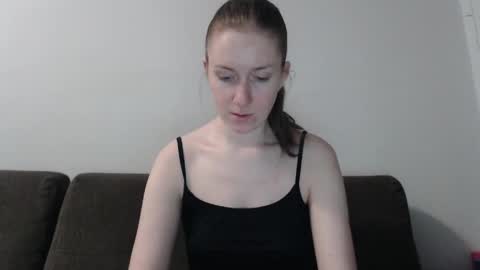 lily_love_x online show from April 28, 11:21 pm