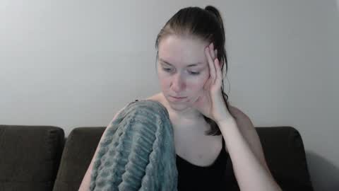 lily_love_x online show from April 29, 11:00 pm
