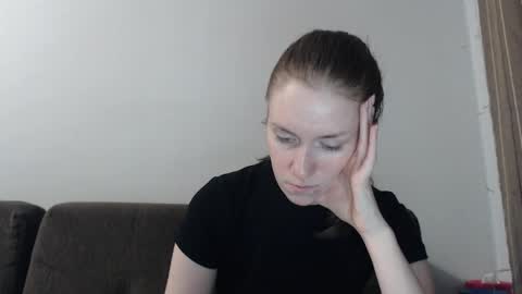 lily_love_x online show from May 4, 11:34 pm