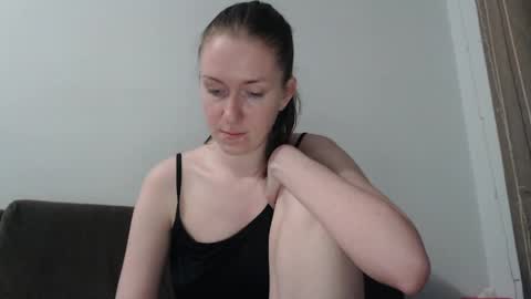 lily_love_x online show from May 8, 1:11 am