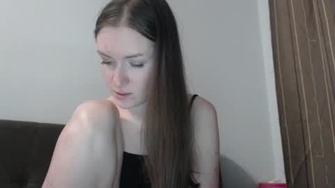 lily_love_x online show from May 16, 2:19 am