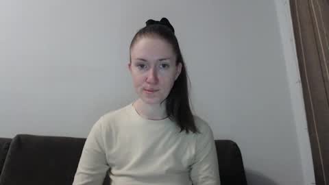 lily_love_x online show from May 28, 6:00 am