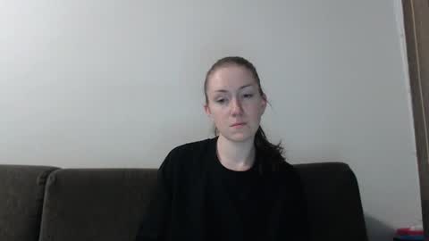 lily_love_x online show from June 3, 11:32 pm