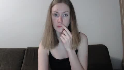 lily_love_x online show from July 9, 1:09 am