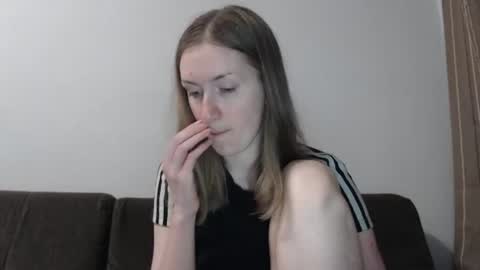 lily_love_x online show from July 10, 11:40 pm