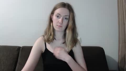 lily_love_x online show from July 13, 11:40 pm