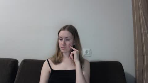 lily_love_x online show from July 15, 11:10 pm