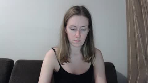 lily_love_x online show from July 16, 11:44 pm