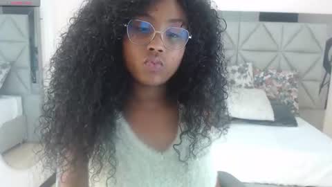 Snapshot of lily_mendoza chatting on June 10, 7:46 pm lily_mendoza online show from June 10, 7:46 pm