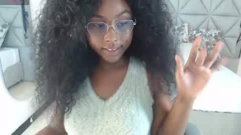 Snapshot of lily_mendoza chatting on June 11, 12:32 am lily_mendoza online show from June 11, 12:32 am