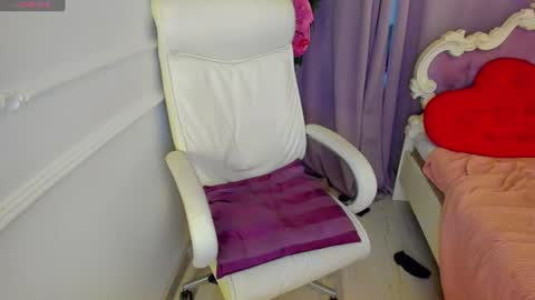 Lily online show from August 1, 2:00 am