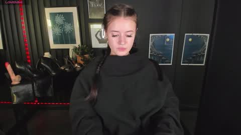 Lily online show from December 7, 6:21 am