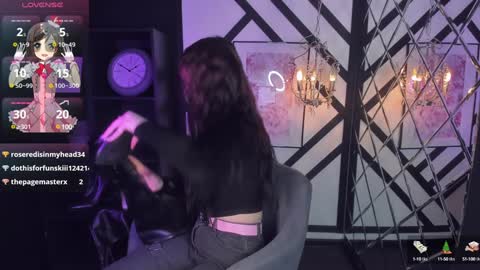 Lily online show from December 8, 9:57 am