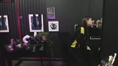 Lily online show from February 16, 7:26 am