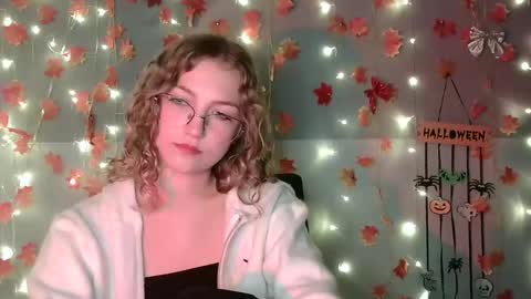 Snapshot of lily_tayberry chatting on October 2, 3:41 pm small lily online show from October 2, 3:41 pm