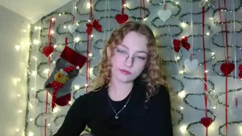 Snapshot of lily_tayberry chatting on November 25, 6:19 pm small lily online show from November 25, 6:19 pm
