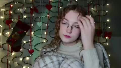 Snapshot of lily_tayberry chatting on November 26, 6:09 pm small lily online show from November 26, 6:09 pm