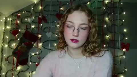 Snapshot of lily_tayberry chatting on November 28, 6:21 pm small lily online show from November 28, 6:21 pm