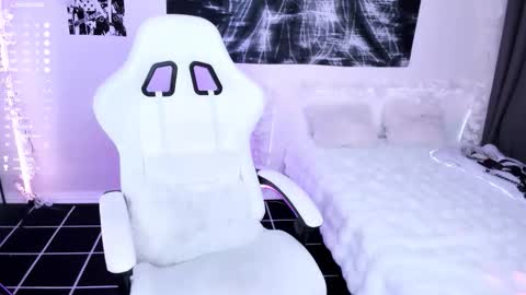 Lily online show from March 14, 1:44 am