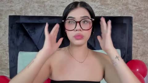 Snapshot of lily_woodz chatting on September 20, 7:04 pm LilyWoodz online show from September 20, 7:04 pm